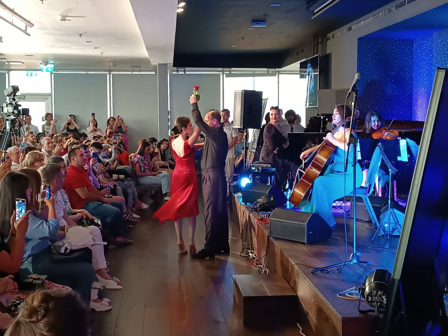 Bakı Piano Festivalı çərçivəsində “Violonçel tarixi” adlı musiqili tamaşa nümayiş olunub (FOTO/VİDEO)