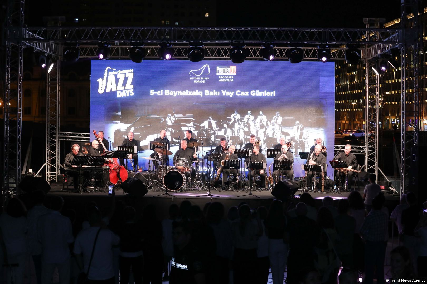 "Bakı Yay Caz Günləri"nin parlaq və unudulmaz akkordu – Oleq Lundstrem adına əfsanəvi orkestrin inanılmaz çıxışı (VİDEO/FOTO)