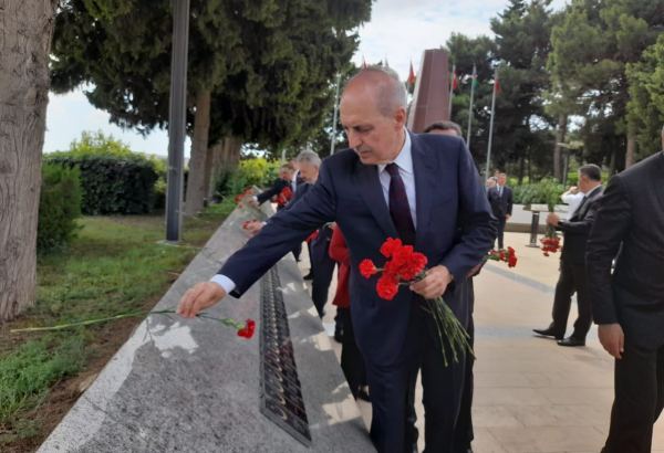 Numan Kurtulmuş Fəxri xiyabanı, Şəhidlər xiyabanını və Türk Şəhidliyi abidəsini ziyarət edib (FOTO)