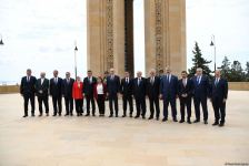 Numan Kurtulmuş Fəxri xiyabanı, Şəhidlər xiyabanını və Türk Şəhidliyi abidəsini ziyarət edib (FOTO)