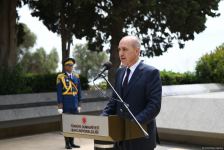 Numan Kurtulmuş Fəxri xiyabanı, Şəhidlər xiyabanını və Türk Şəhidliyi abidəsini ziyarət edib (FOTO)