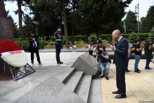 Numan Kurtulmuş Fəxri xiyabanı, Şəhidlər xiyabanını və Türk Şəhidliyi abidəsini ziyarət edib (FOTO)