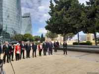 Numan Kurtulmuş Fəxri xiyabanı, Şəhidlər xiyabanını və Türk Şəhidliyi abidəsini ziyarət edib (FOTO)