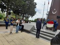 Numan Kurtulmuş Fəxri xiyabanı, Şəhidlər xiyabanını və Türk Şəhidliyi abidəsini ziyarət edib (FOTO)