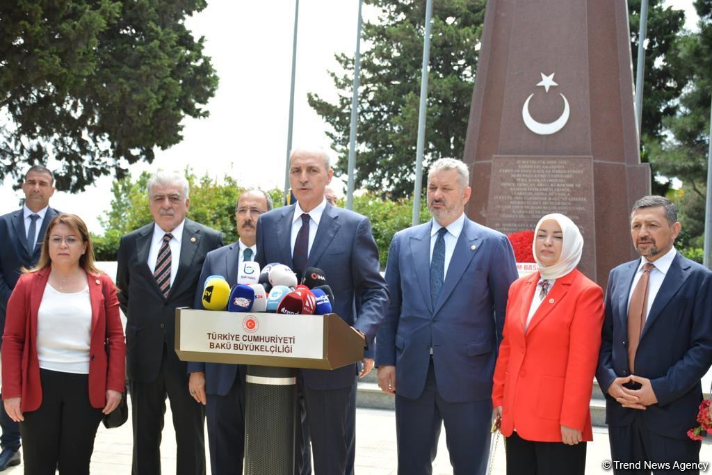 Numan Kurtulmuş Fəxri xiyabanı, Şəhidlər xiyabanını və Türk Şəhidliyi abidəsini ziyarət edib (FOTO)