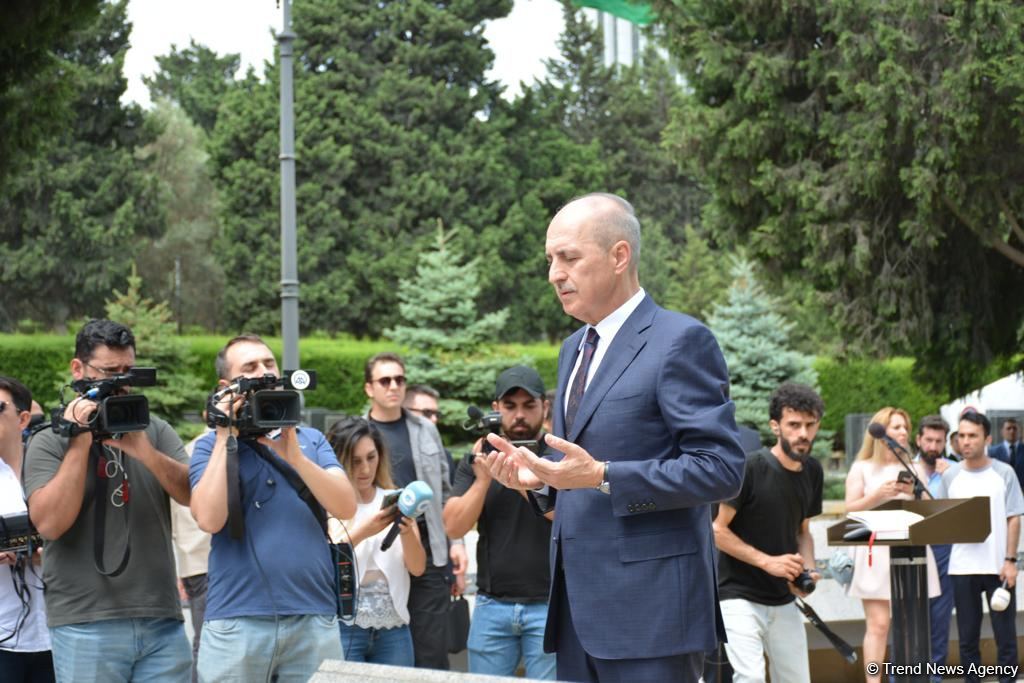 Numan Kurtulmuş Fəxri xiyabanı, Şəhidlər xiyabanını və Türk Şəhidliyi abidəsini ziyarət edib (FOTO)