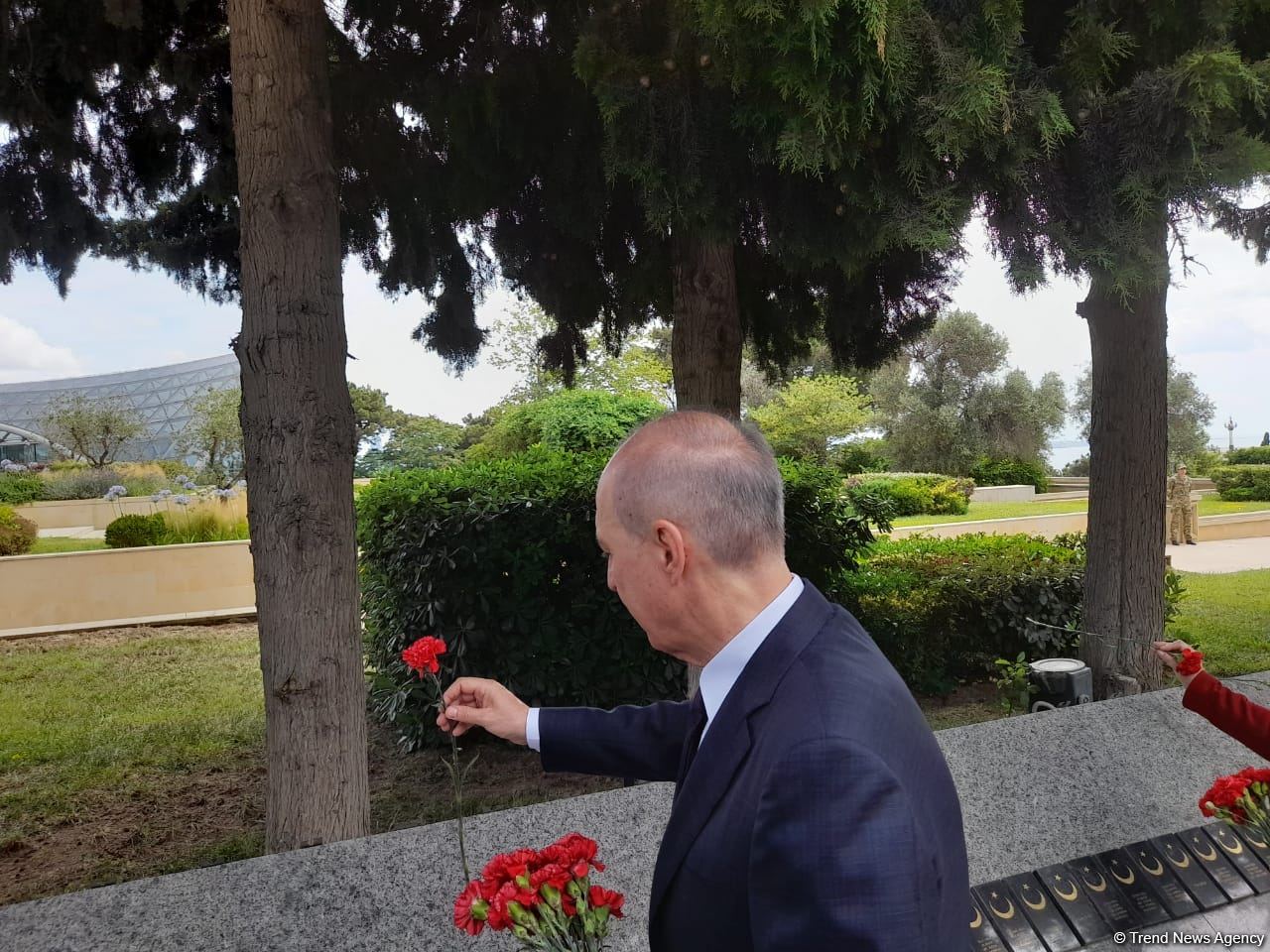 Numan Kurtulmuş Fəxri xiyabanı, Şəhidlər xiyabanını və Türk Şəhidliyi abidəsini ziyarət edib (FOTO)