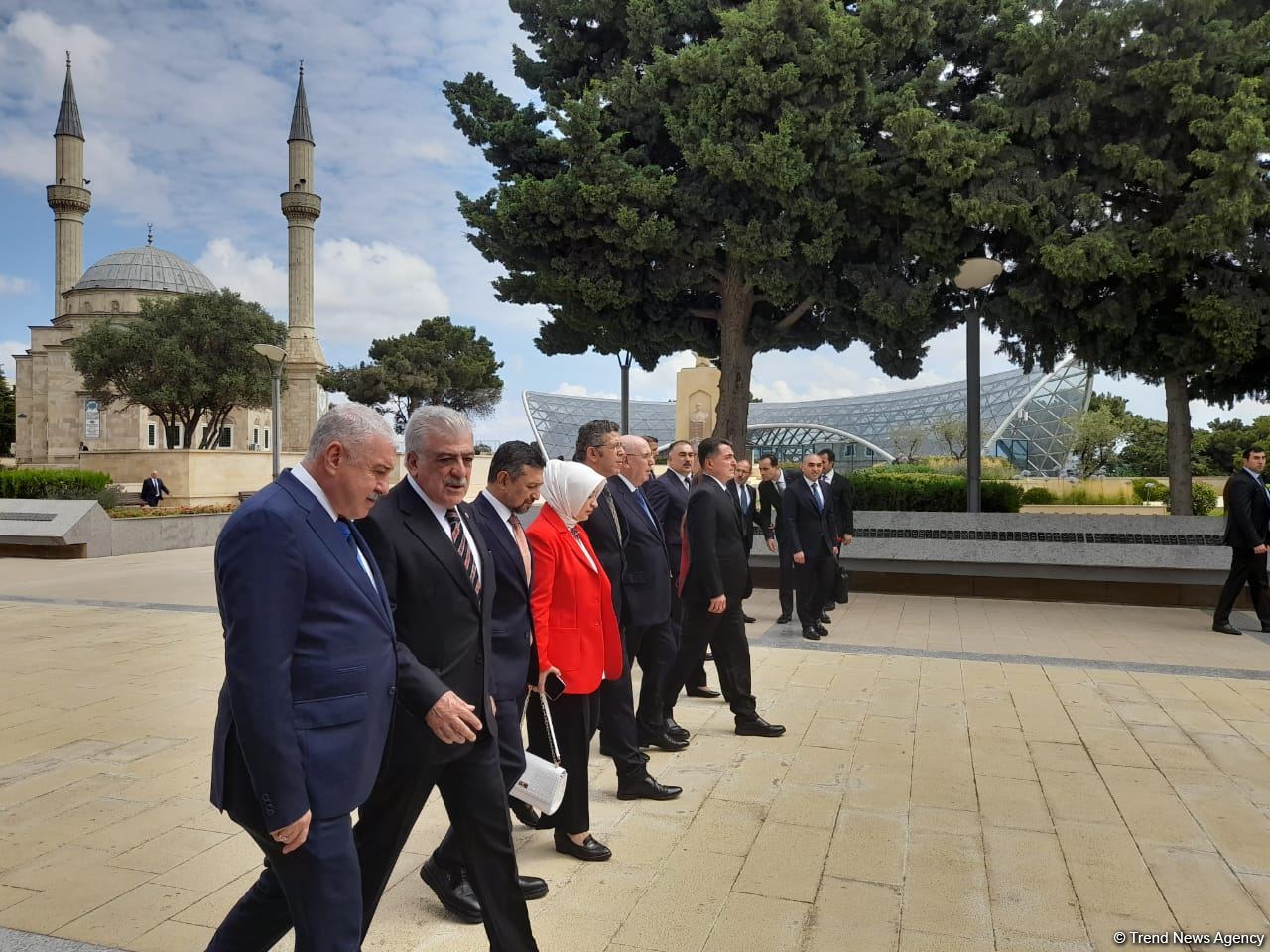 Numan Kurtulmuş Fəxri xiyabanı, Şəhidlər xiyabanını və Türk Şəhidliyi abidəsini ziyarət edib (FOTO)
