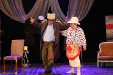 Sumqayıt Dövlət Dram Teatrı Lənkəranda "Öldür məni, canciyər" komediyasını oynayıb