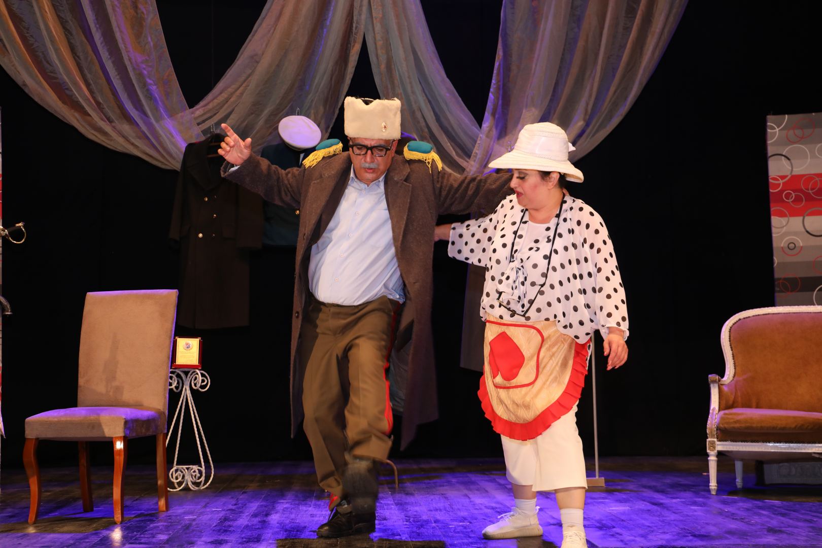 Sumqayıt Dövlət Dram Teatrı Lənkəranda "Öldür məni, canciyər" komediyasını oynayıb