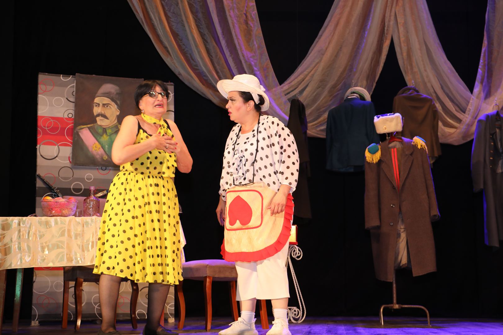 Sumqayıt Dövlət Dram Teatrı Lənkəranda "Öldür məni, canciyər" komediyasını oynayıb