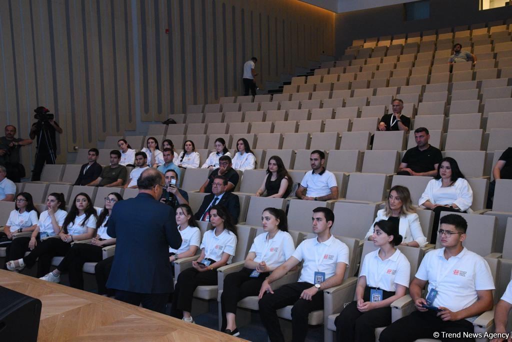 Anadolu Agentliyi tərəfindən televiziya jurnalistləri üçün "Hərbi jurnalistika" mövzusunda təlim keçirilib (FOTO)