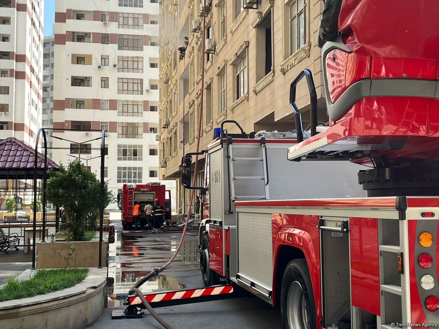 Yasamalda hündürmərtəbəli binadakı yanğın söndürülüb (FOTO)