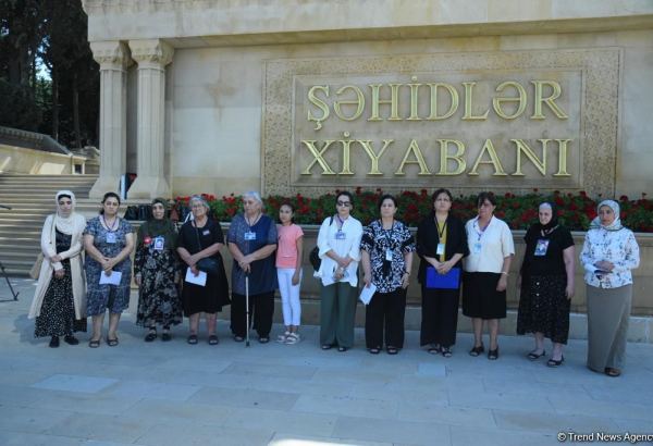 İtkin ailələri Şəhidlər Xiyabanını ziyarət ediblər (FOTO)