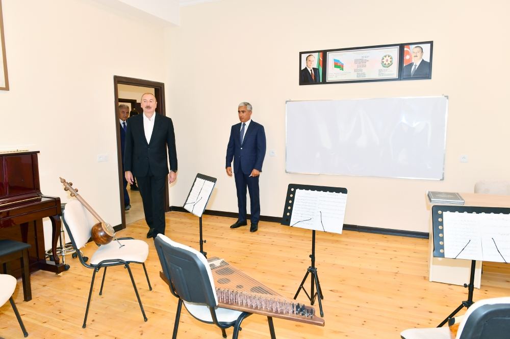 Prezident İlham Əliyev Samuxda Heydər Əliyev Fondunun layihəsi çərçivəsində inşa olunan uşaq musiqi məktəbinin yeni binasının açılışında iştirak edib (FOTO/VİDEO) (YENİLƏNİB)