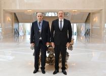 Prezident İlham Əliyev Xalq artisti Rasim Balayevə “İstiqlal” ordenini təqdim edib (YENİLƏNİB) (FOTO/VİDEO)