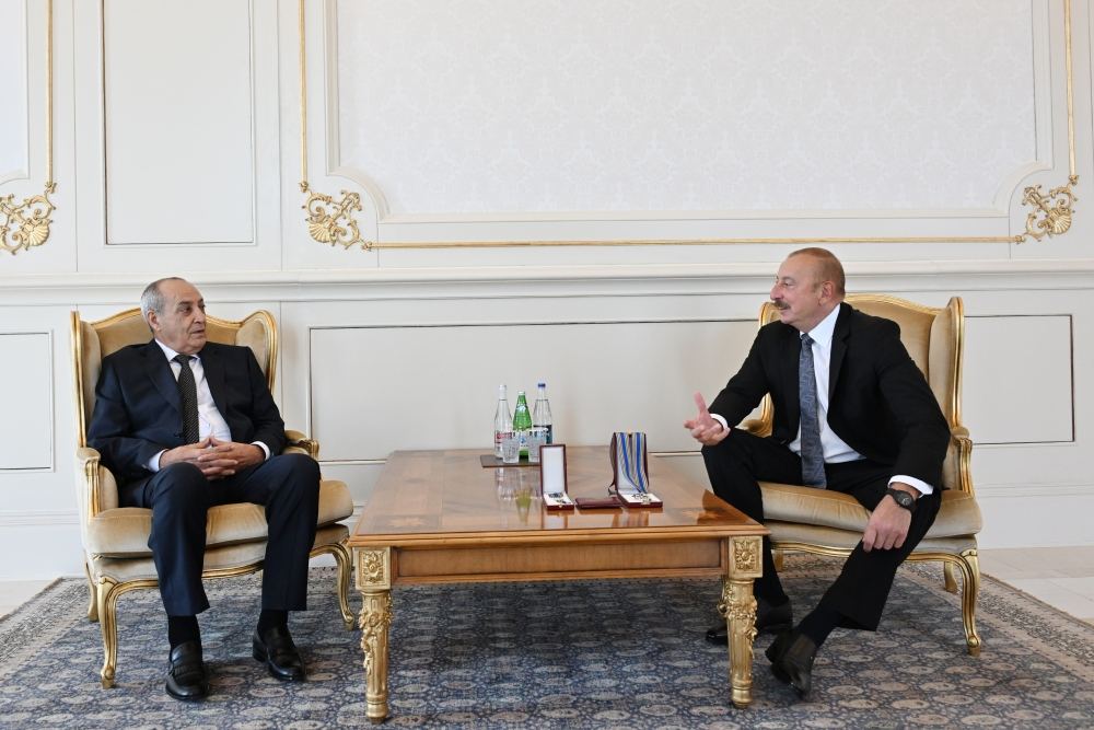 Prezident İlham Əliyev Xalq artisti Rasim Balayevə “İstiqlal” ordenini təqdim edib (YENİLƏNİB) (FOTO/VİDEO)