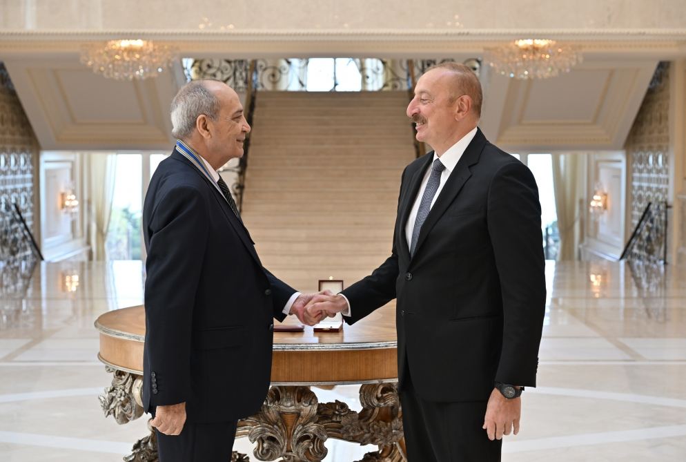 Prezident İlham Əliyev Xalq artisti Rasim Balayevə “İstiqlal” ordenini təqdim edib (YENİLƏNİB) (FOTO/VİDEO)