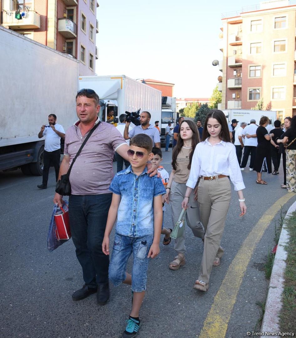 Daha 106 nəfər doğma yurda köçürüldü (FOTO/VİDEO)
