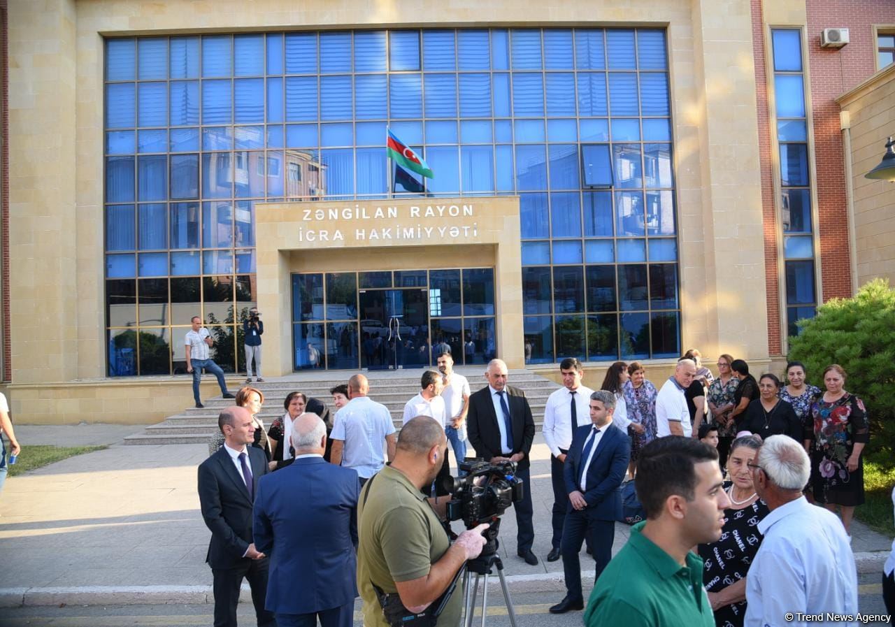 Daha 106 nəfər doğma yurda köçürüldü (FOTO/VİDEO)