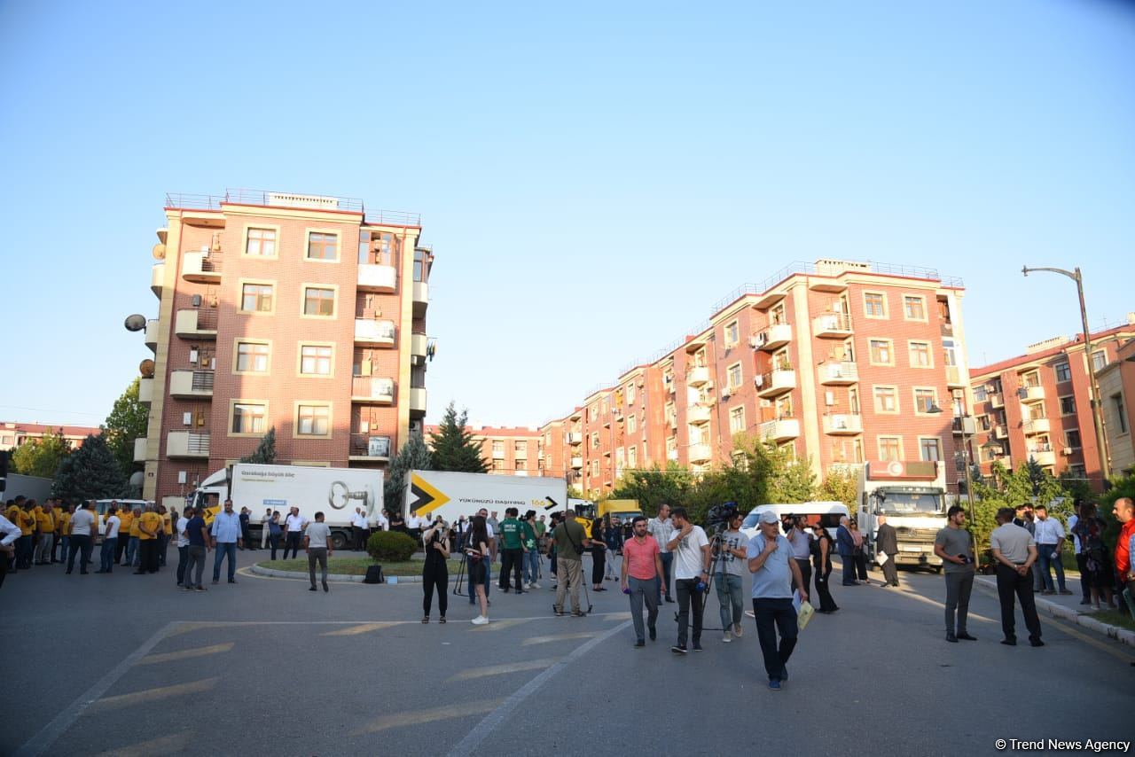 Daha 106 nəfər doğma yurda köçürüldü (FOTO/VİDEO)