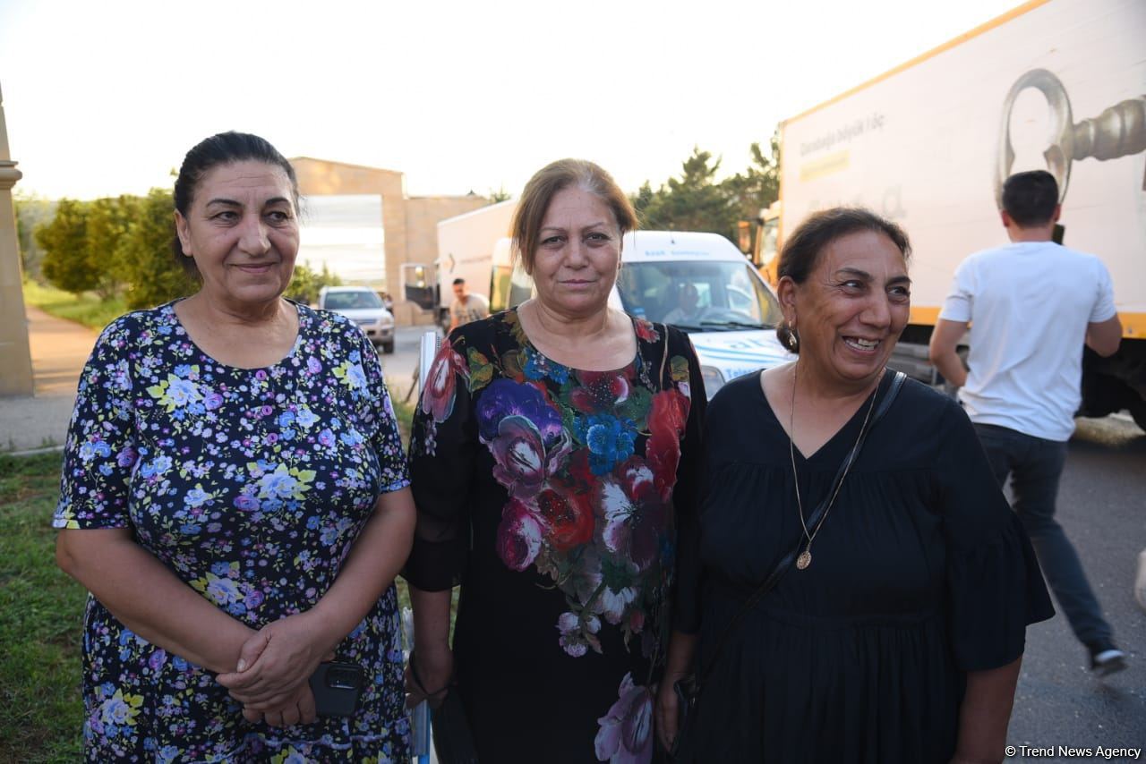 Daha 106 nəfər doğma yurda köçürüldü (FOTO/VİDEO)