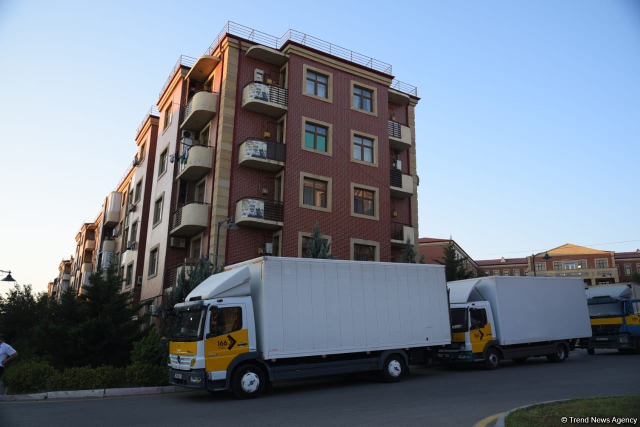 Daha 106 nəfər doğma yurda köçürüldü (FOTO/VİDEO)