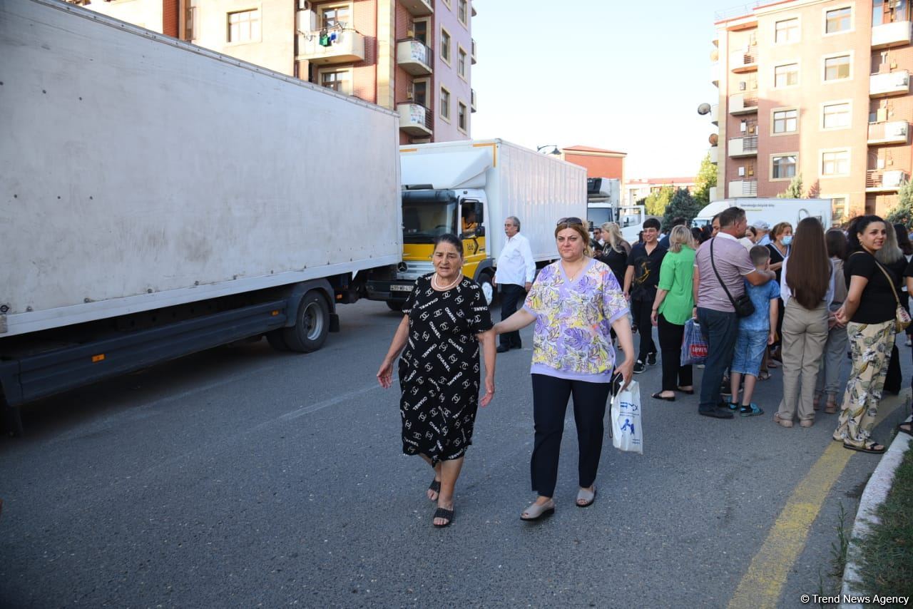 Daha 106 nəfər doğma yurda köçürüldü (FOTO/VİDEO)