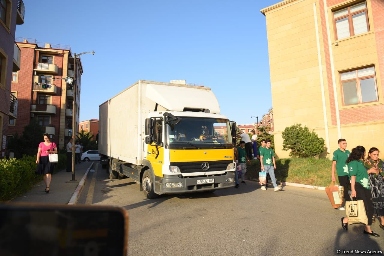 Daha 106 nəfər doğma yurda köçürüldü (FOTO/VİDEO)