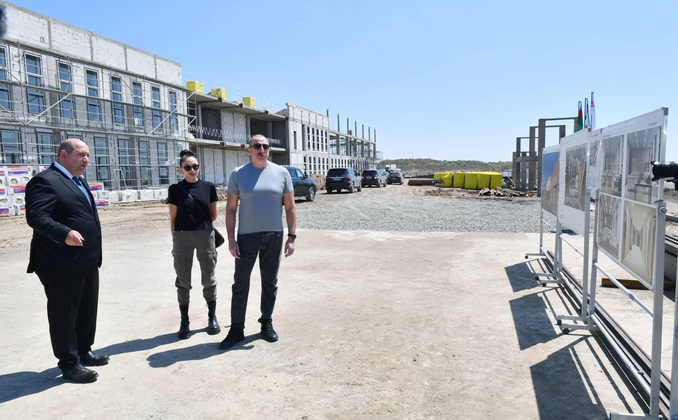 Füzuli şəhərində Özbəkistanın inşa etdiyi məktəbdə son tamamlama işləri görülür (FOTO)