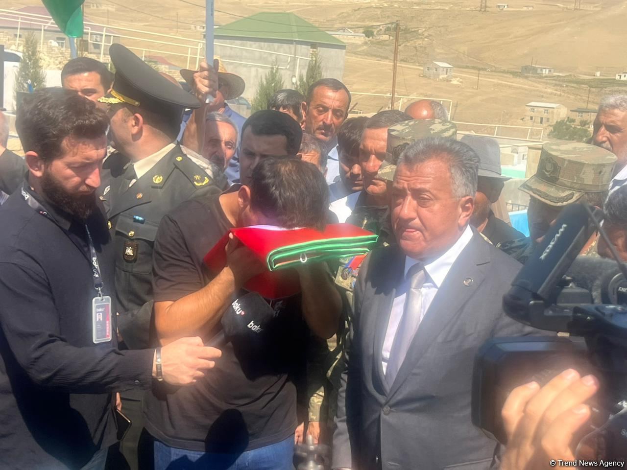 Daşaltıda 31 il əvvəl itkin düşən şəxsin meyitinin qalıqları dəfn olundu (FOTO/VİDEO)