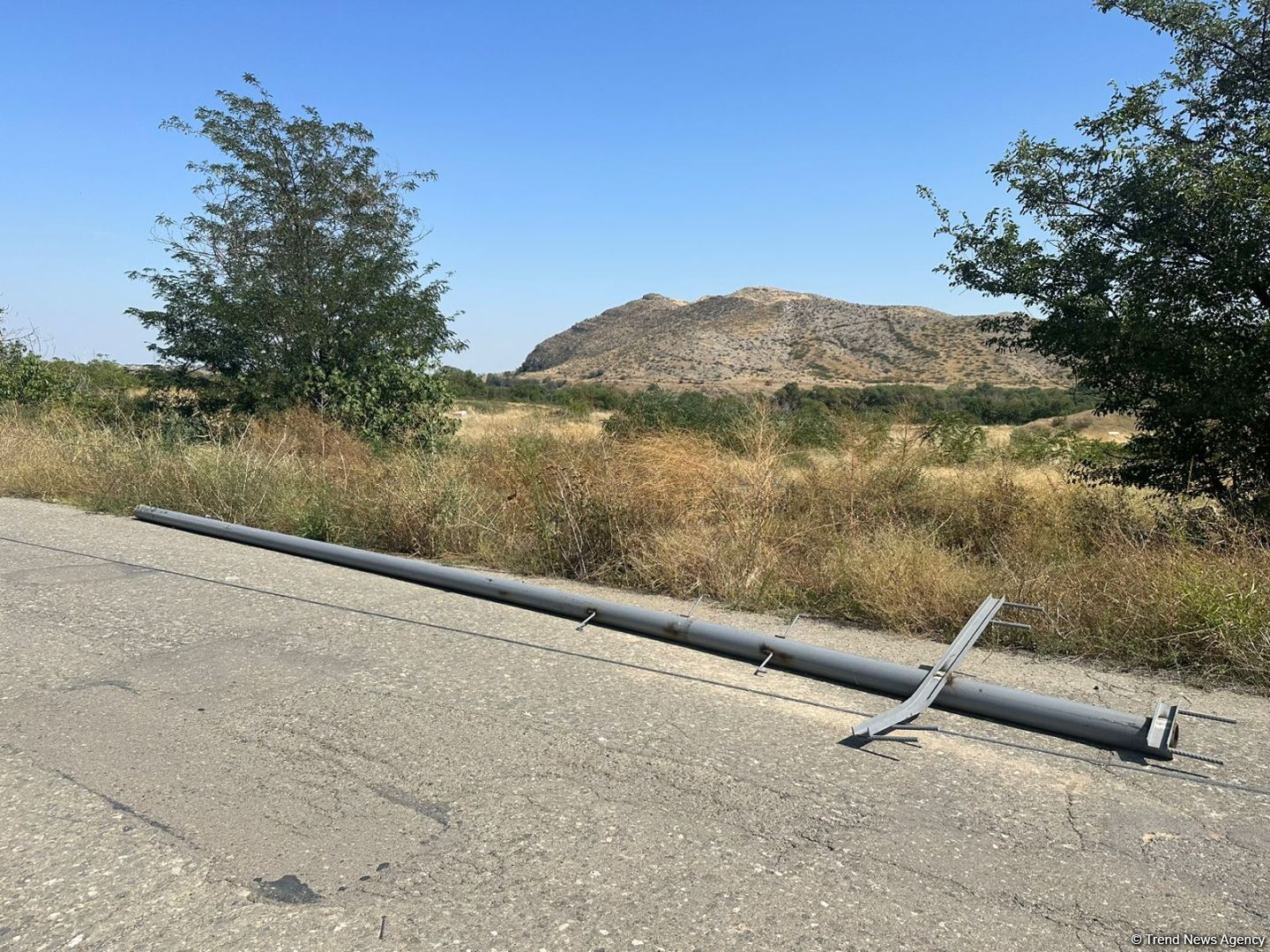 Ağdam-Xankəndi avtomobil yoluna elektirik xətti çəkilir (FOTO)