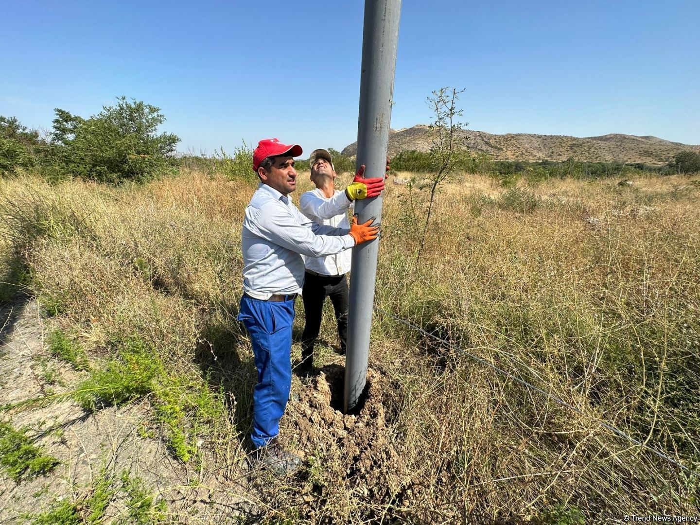 Ağdam-Xankəndi avtomobil yoluna elektirik xətti çəkilir (FOTO)