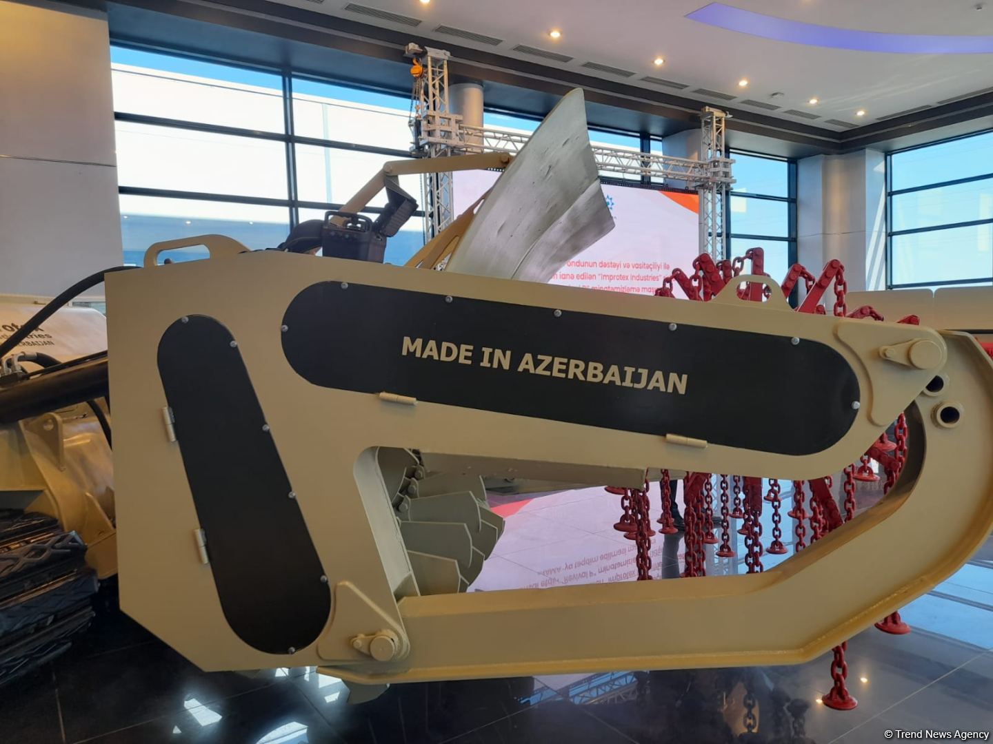Azərbaycan istehsalı olan minatəmizləmə maşını ANAMA-ya təqdim olunub (FOTO)