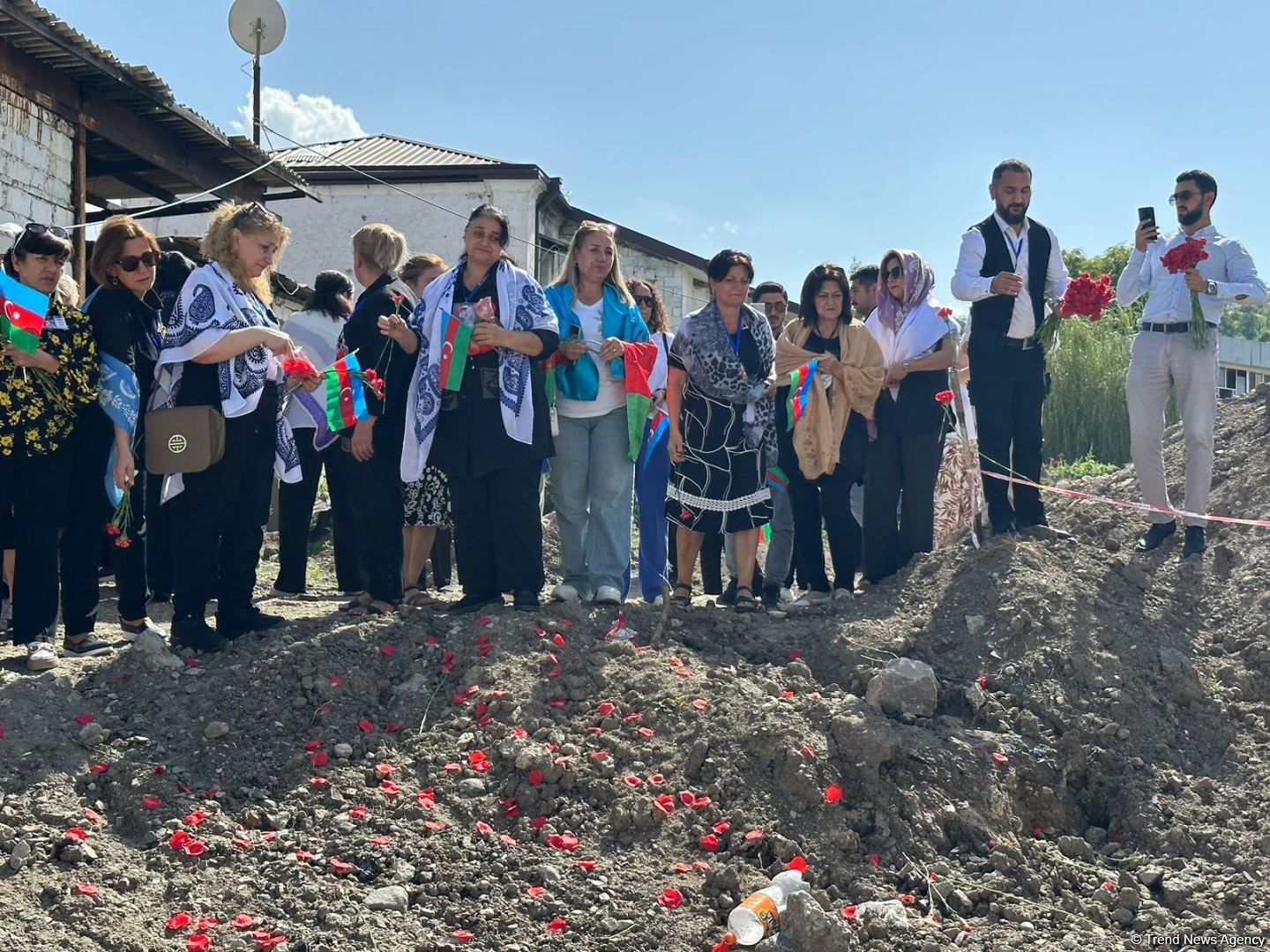 I Qarabağ müharibəsi zamanı itkin düşmüş şəxslərin ailə üzvləri Şuşada (YENİLƏNİB) (FOTO)