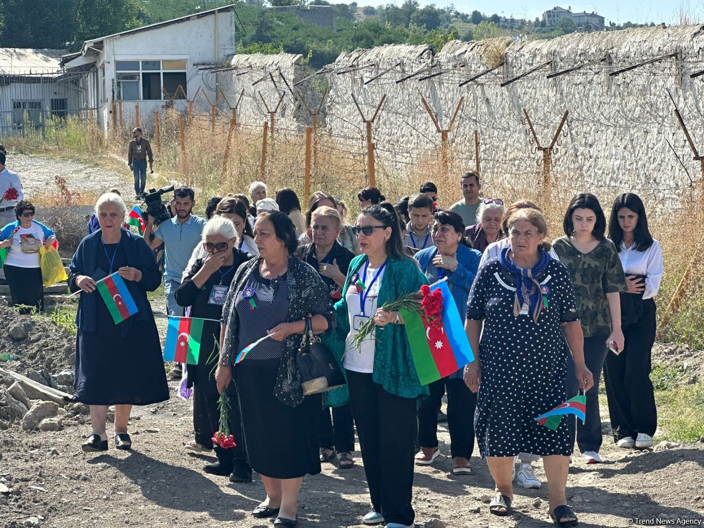 I Qarabağ müharibəsi zamanı itkin düşmüş şəxslərin ailə üzvləri Şuşada (YENİLƏNİB) (FOTO)