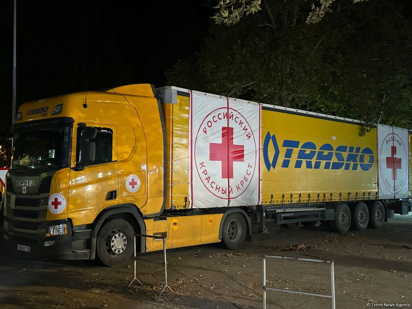 Rusiya Qızıl Xaç Cəmiyyətinin yük avtomobili 12 saatdır ki, Bərdədə dayanır (FOTO)