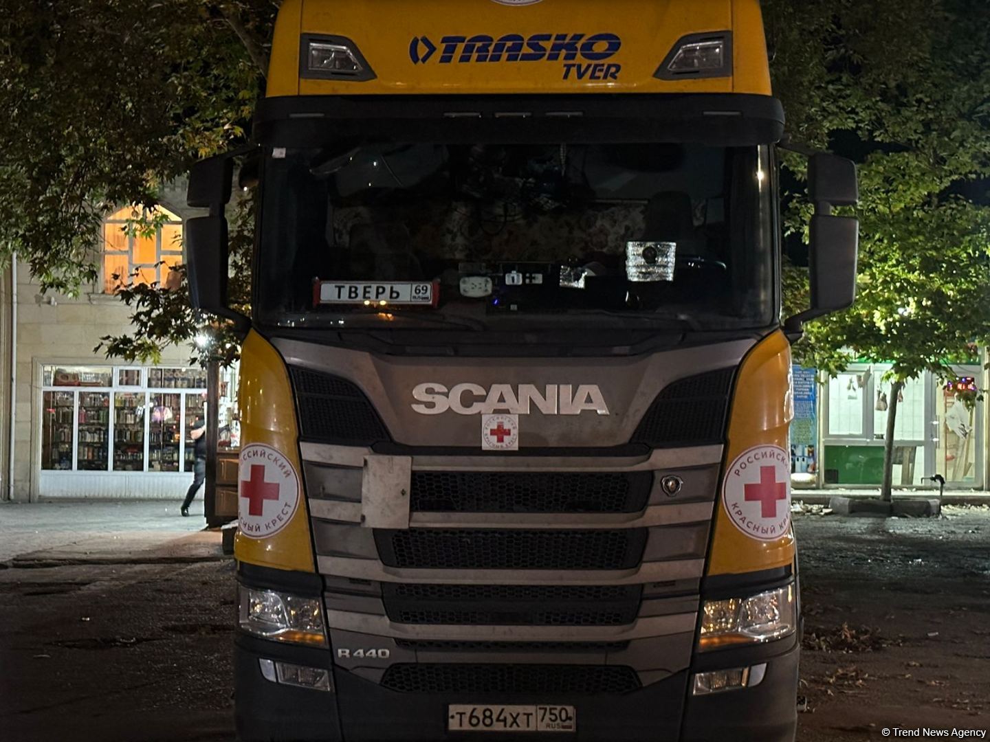 Rusiya Qızıl Xaç Cəmiyyətinin yük avtomobili 12 saatdır ki, Bərdədə dayanır (FOTO)