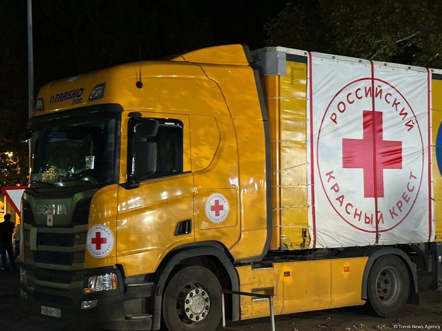 Rusiya Qızıl Xaç Cəmiyyətinin yük avtomobili 12 saatdır ki, Bərdədə dayanır (FOTO)