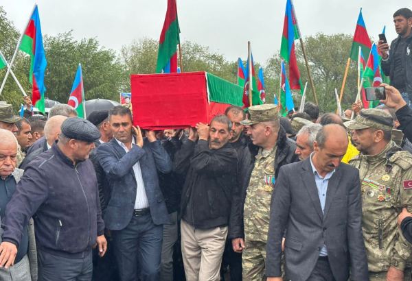 Birinci Qarabağ müharibəsində itkin düşmüş Əli Hüseynovun nəşinin qalıqları Füzulidə torpağa tapşırılıb (FOTO)