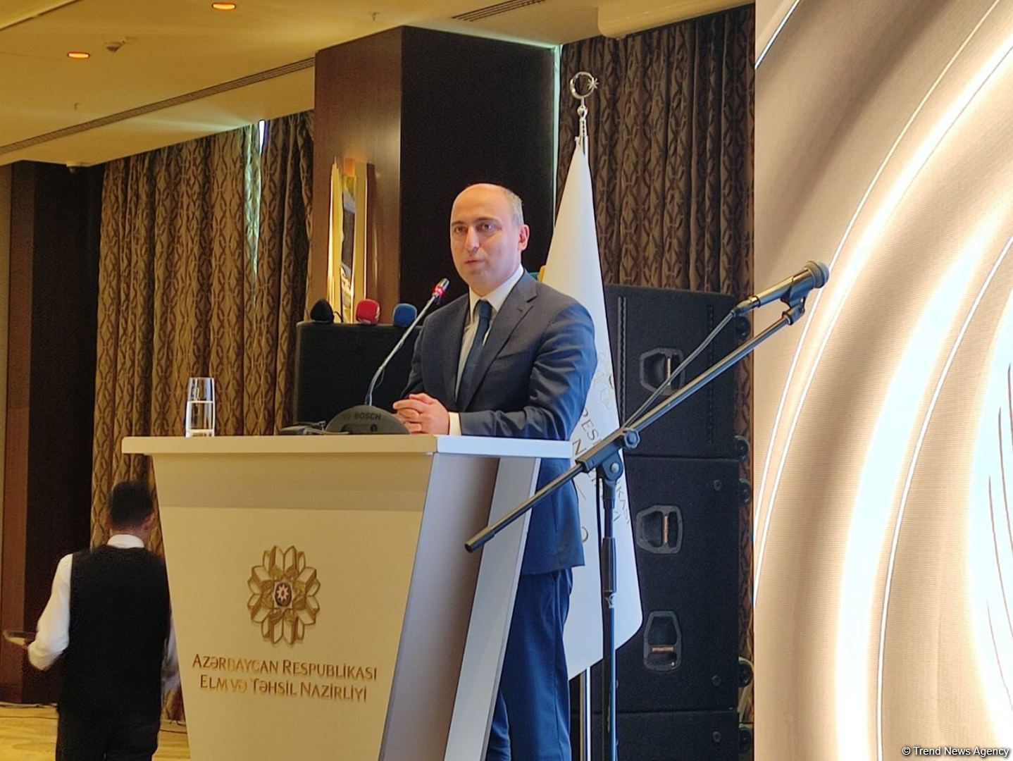 Nazir ibtidai sinif müəllimlərinin sertifikasiya nəticələrindən danışdı
