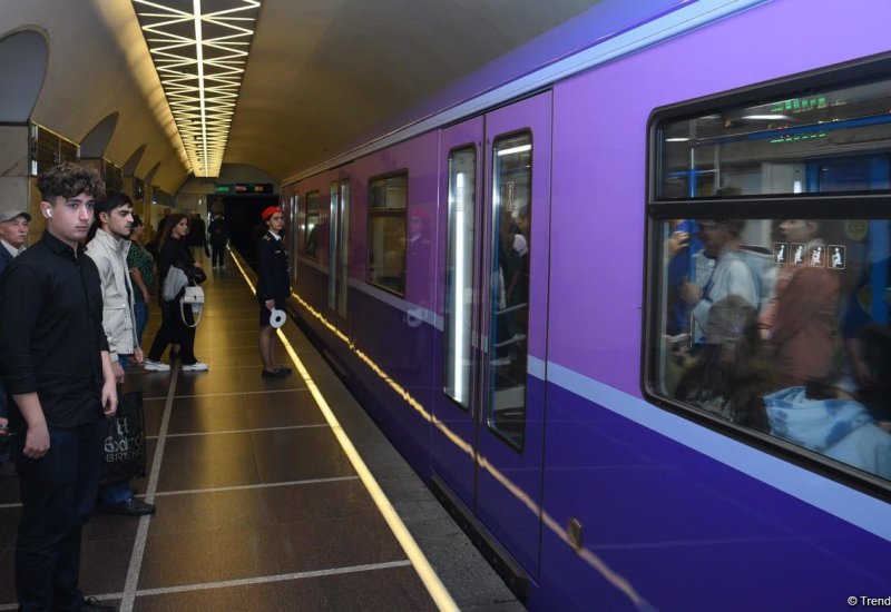 Bakı metrosunda stansiya yoluna düşən sərnişin vəfat edib (YENİLƏNİB)