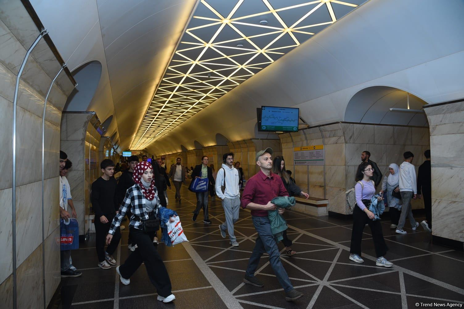 Metro yeni tədris ilinə hazırlaşır (FOTOSESSİYA)