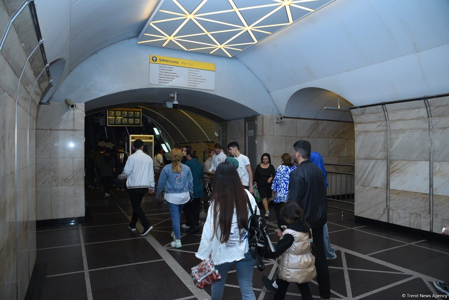 Metro yeni tədris ilinə hazırlaşır (FOTOSESSİYA)
