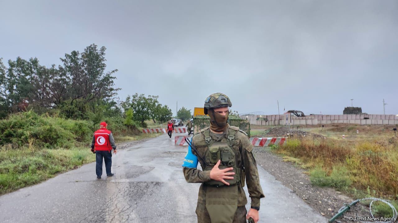 Ağdam-Xankəndi yolu AÇILDI - Humanitar yük Qarabağ ermənilərinə yola salındı (FOTO/VİDEO)