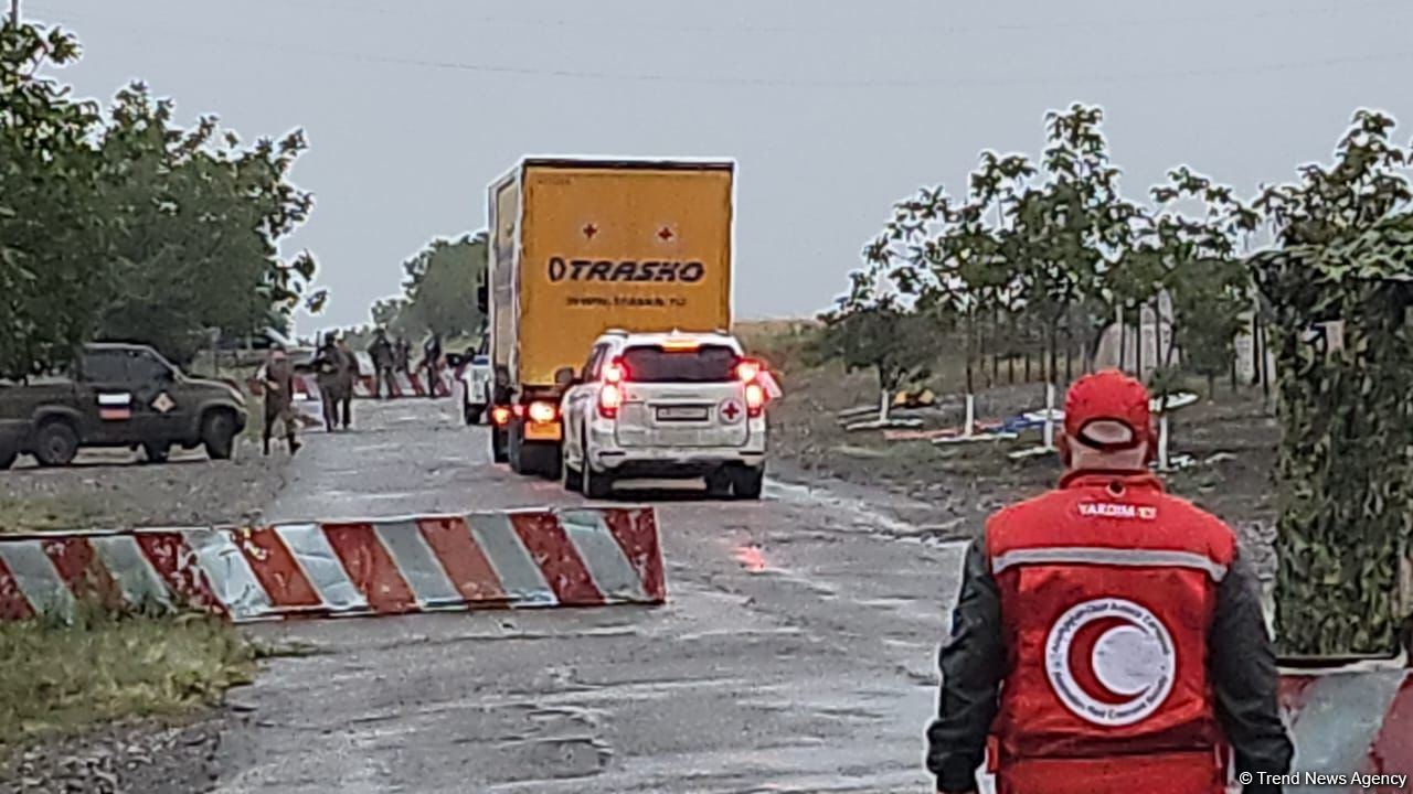 Ağdam-Xankəndi yolu AÇILDI - Humanitar yük Qarabağ ermənilərinə yola salındı (FOTO/VİDEO)
