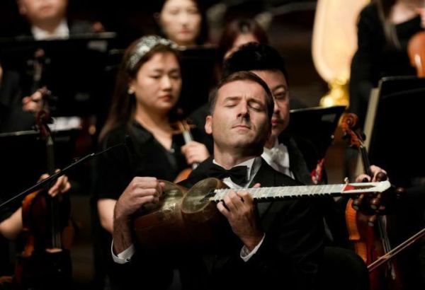 Əməkdar artist Çində keçirilən beynəlxalq musiqi festivalının açılışında çıxış etdi (FOTO)