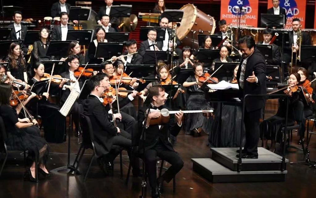 Əməkdar artist Çində keçirilən beynəlxalq musiqi festivalının açılışında çıxış etdi (FOTO)
