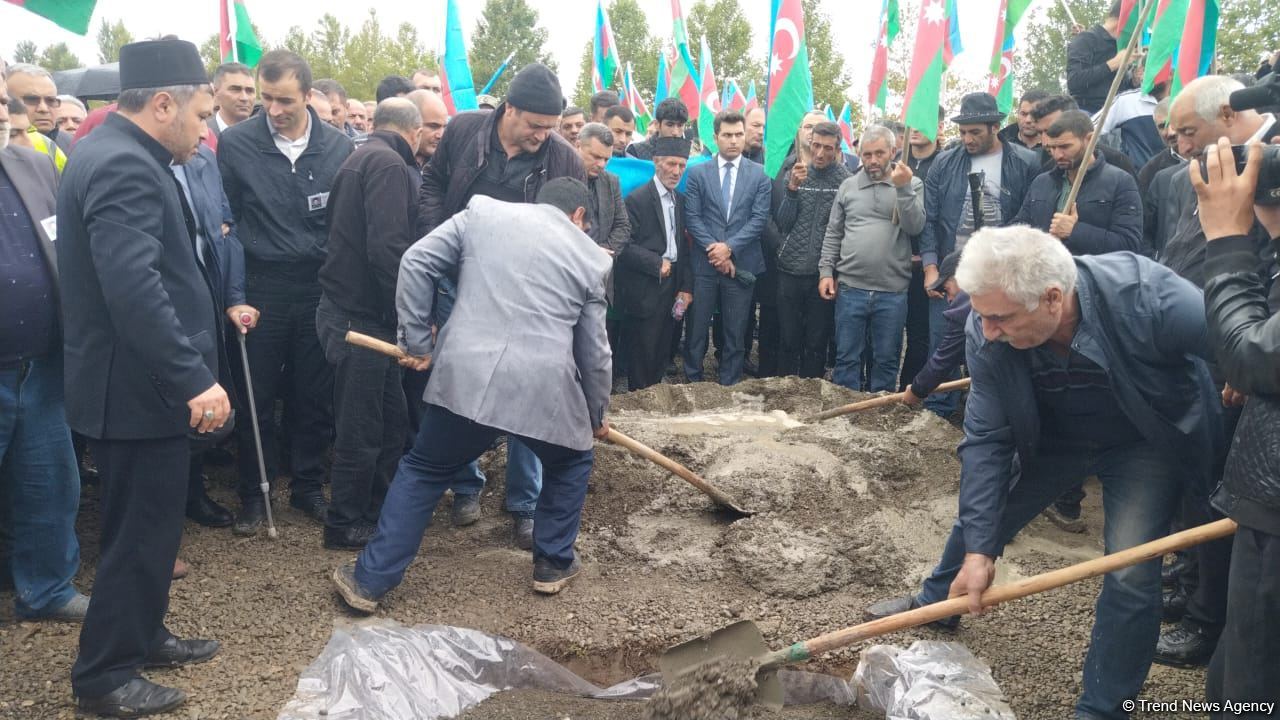 30 il sonra nəşi tapılan şəhidimiz dəfn edildi (FOTO)