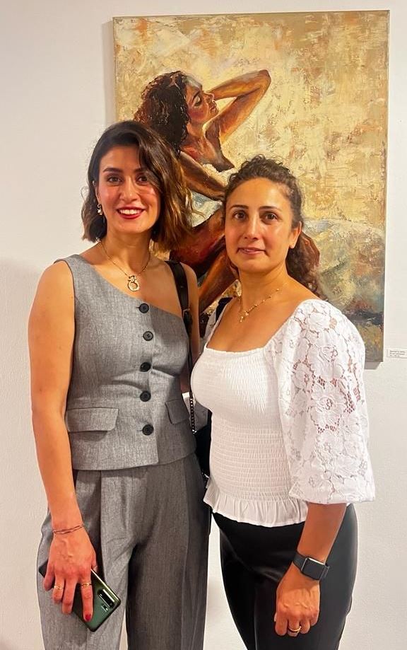 “Hisslərin rəngləri”: Zalsburqda azərbaycanlı rəssamın sərgisi açılıb (FOTO)